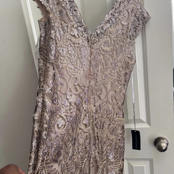 NEW Tadashi Shoji Metallic Lace Elegant Gown - Picture 12 of 16